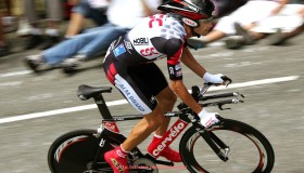 24VS体育直播-火箭队主力球员戈登最新伤情报告与复出预测